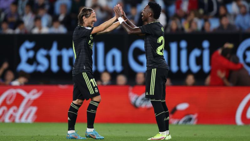 Celta Vigo Fans Applaud Modric