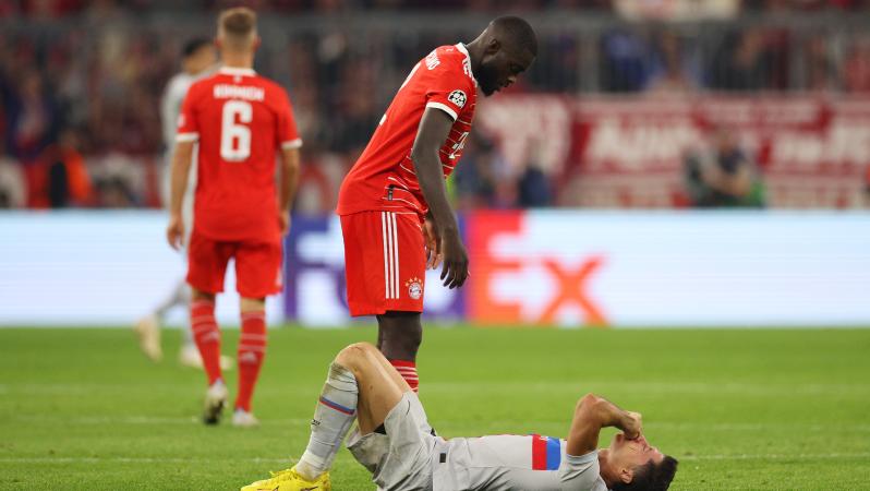 Noussair Mazraoui Block On Lewandowski