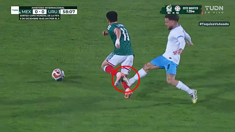 Nahitan Nández tackle on Gilberto Mora