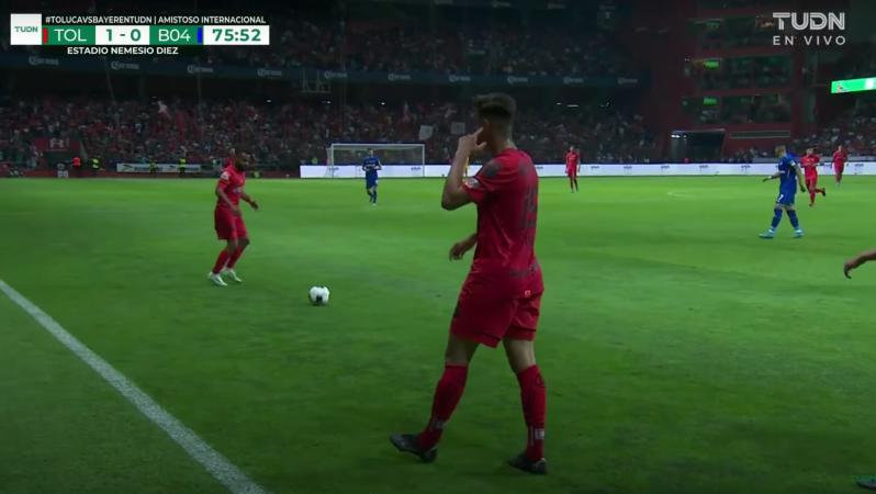 Abucheos a Ian González