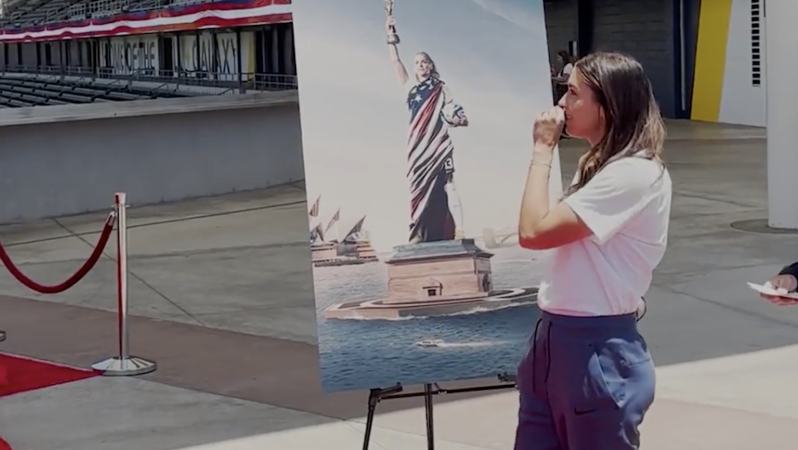Alex Morgan statue reaction