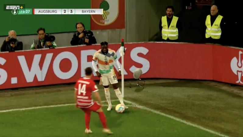 Alphonso Davies nutmeg assist