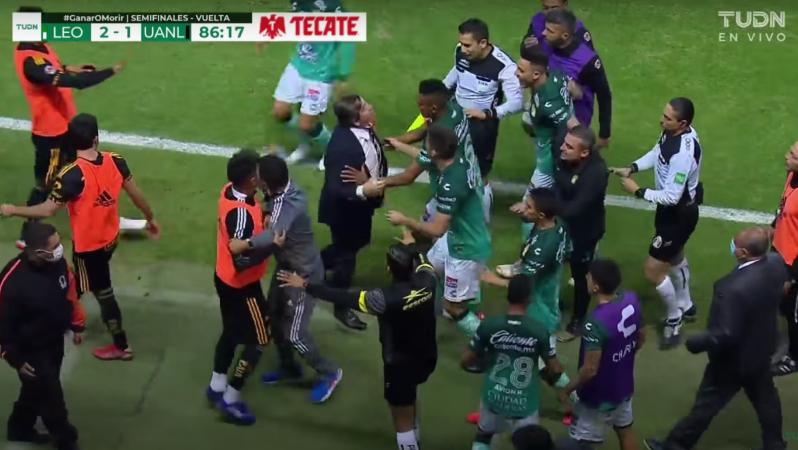 Bronca León vs Tigres