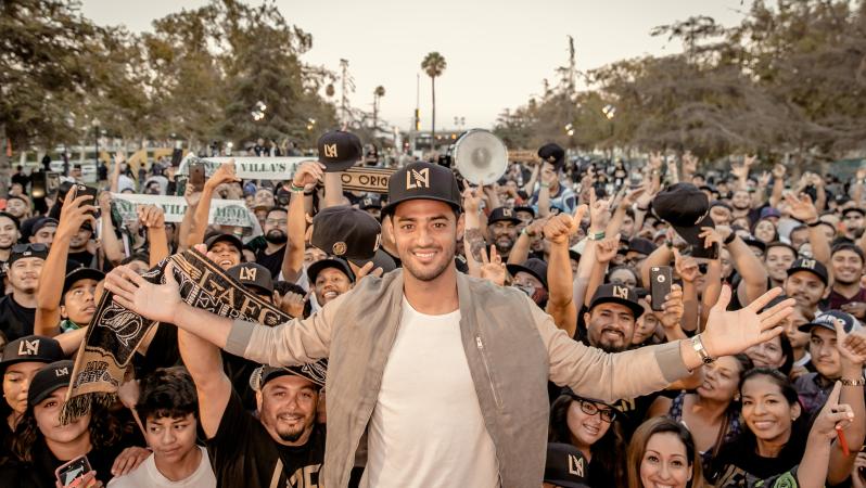 Carlos Vela renovó con LAFC