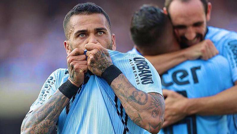 Dani Alves Sao Paulo debut