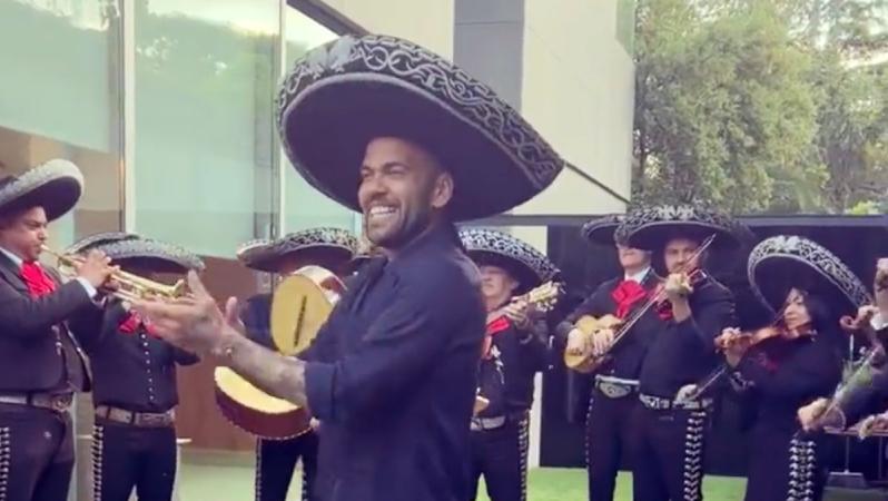 Dani Alves to Pumas