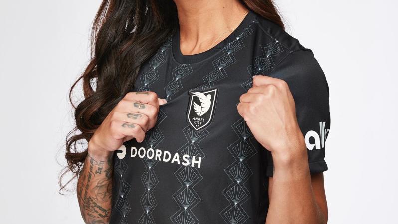 Sydney Leroux Twitter Post Roasts Trolls