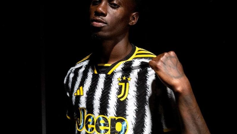 Timothy Weah in Juventus kit