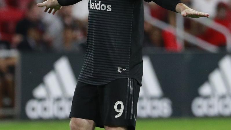 Wayne Rooney free kick