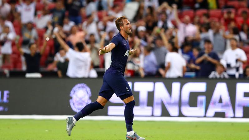 Harry Kane halfway line goal