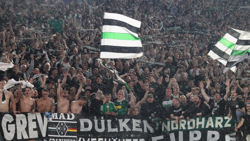 Gladbach players agree to pay cuts