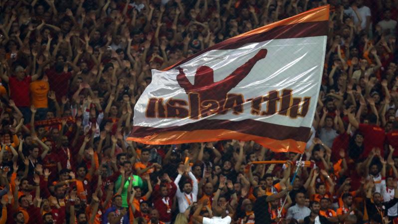 Galatasaray fans chant