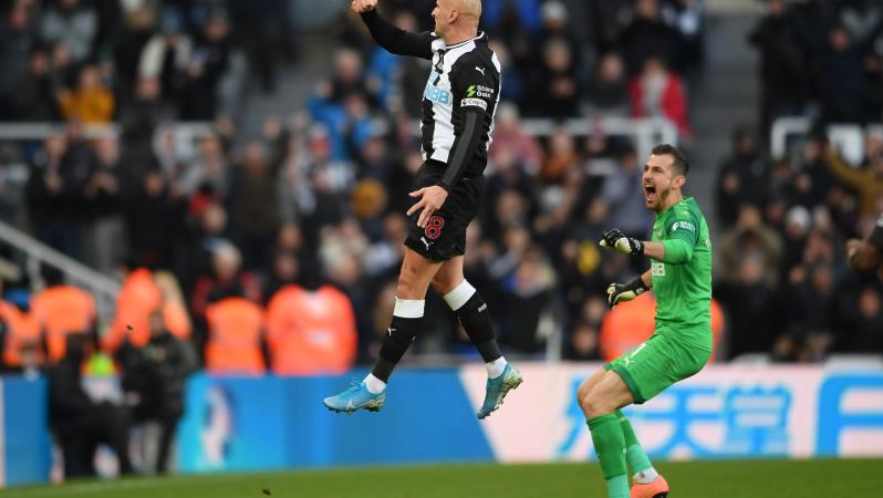 Jonjo Shelvey goal vs Man City