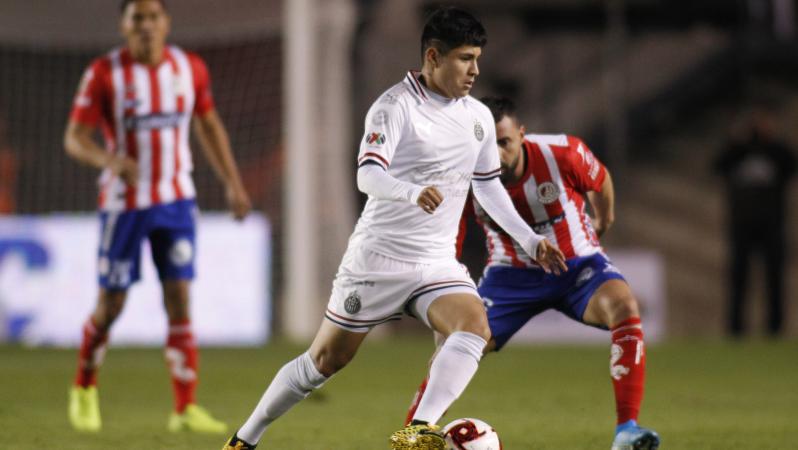 Chofis halfway line goal