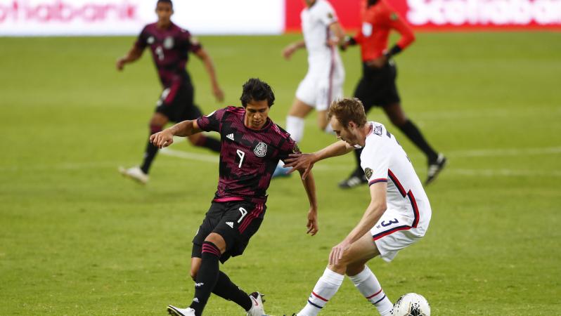 Abucheos a JJ Macías