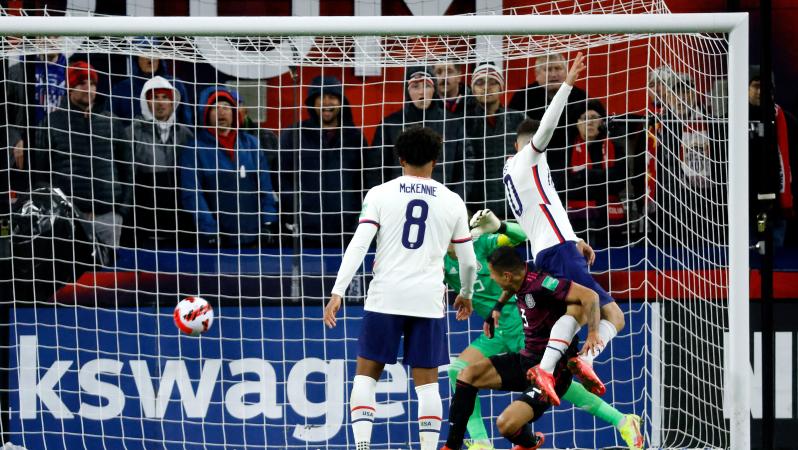 El Hombre En El Espejo