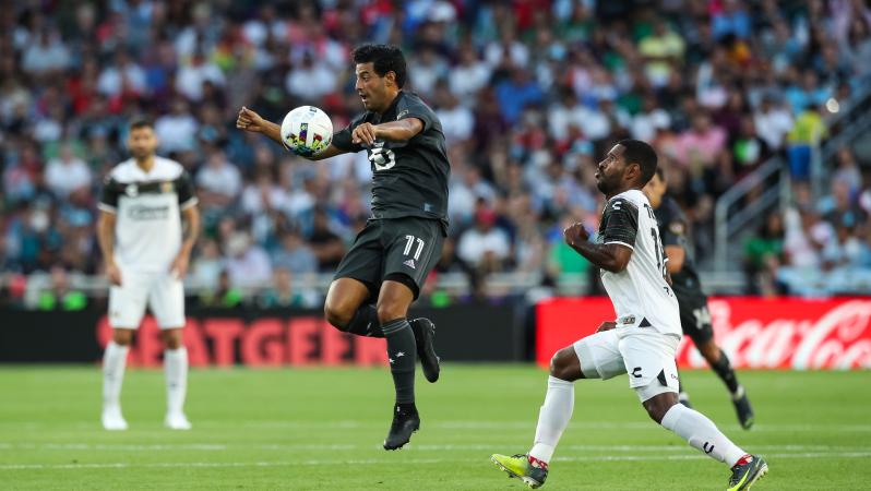 Gol de Carlos Vela vs Liga MX