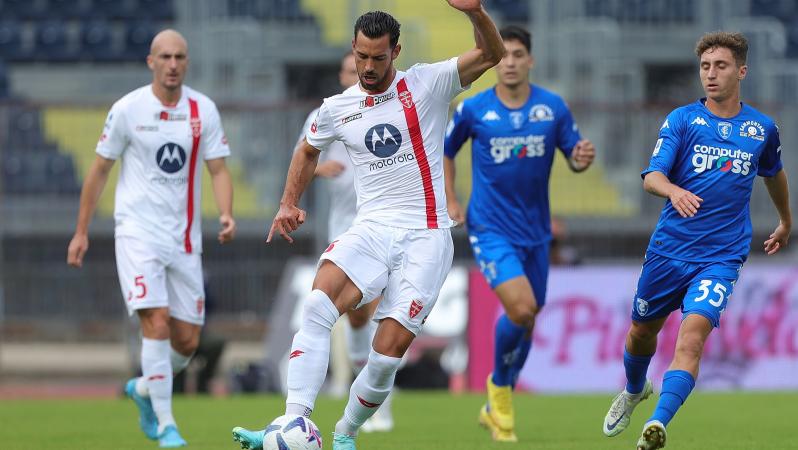 Pablo Mari stabbed in shopping center attack