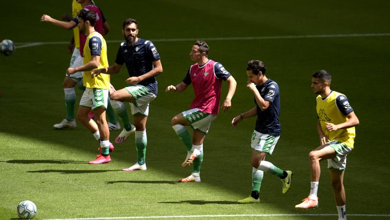 Andres Guardado and Diego Lainez