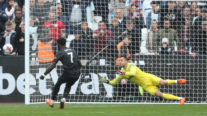 Bukayo Saka penalty miss vs West Ham