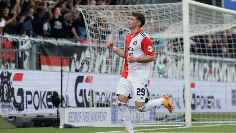 Santiago Giménez récord