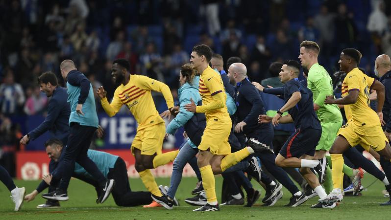 Barcelona players run away