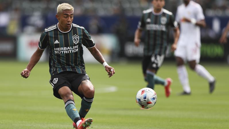 Julián Araujo Puede Jugar Por México