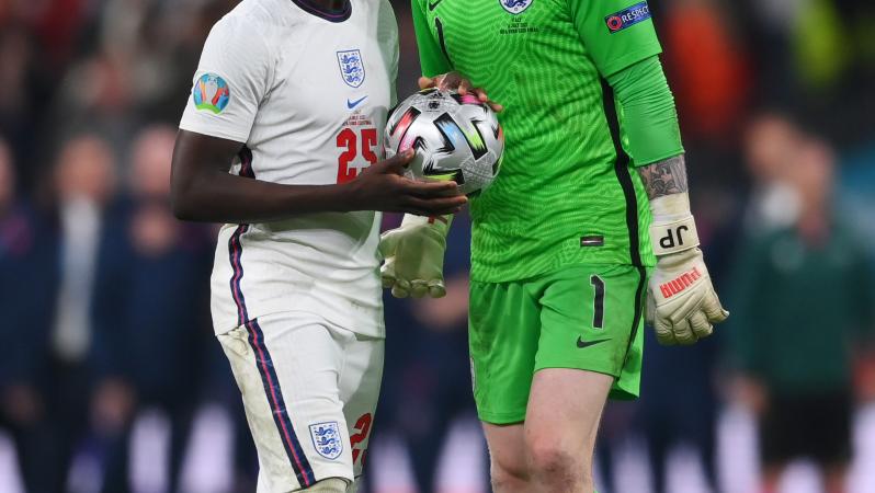 Bukayo Saka penalty vs Italy
