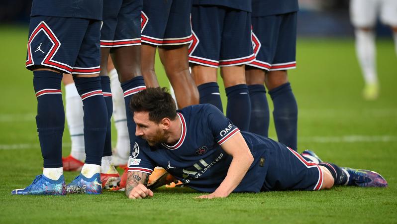 Jugador Acostado En La Barrera