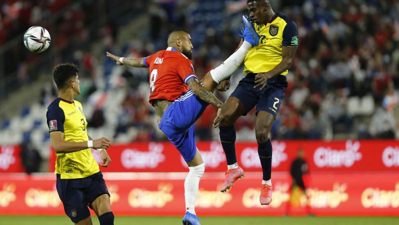 Patada de Arturo Vidal