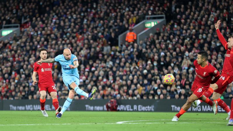 Jonjo Shelvey goal vs Liverpool