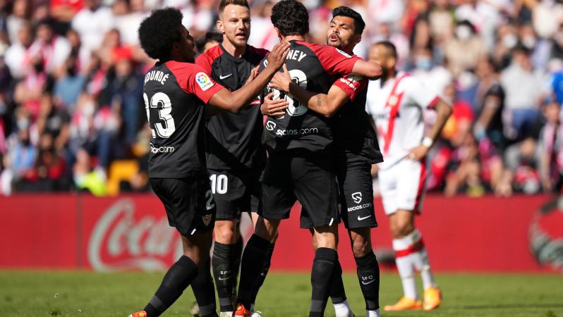 Asistencia de Tecatito Corona