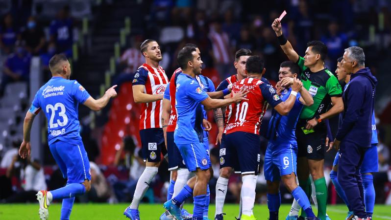 Alexis Vega ahorca a Nacho Rivero