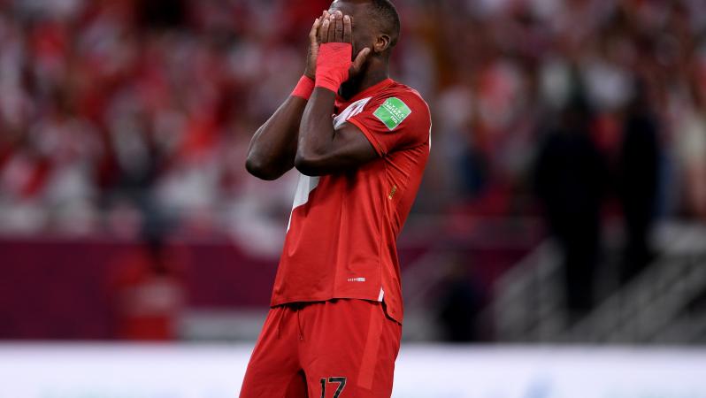 Advíncula quits Perú national team after facing Australian dancing goalkeeper