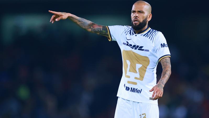 Dani Alves Pumas debut