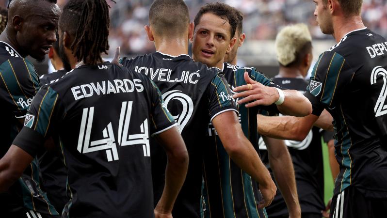 Is Luis Suárez replacing Chicharito in LA Galaxy?