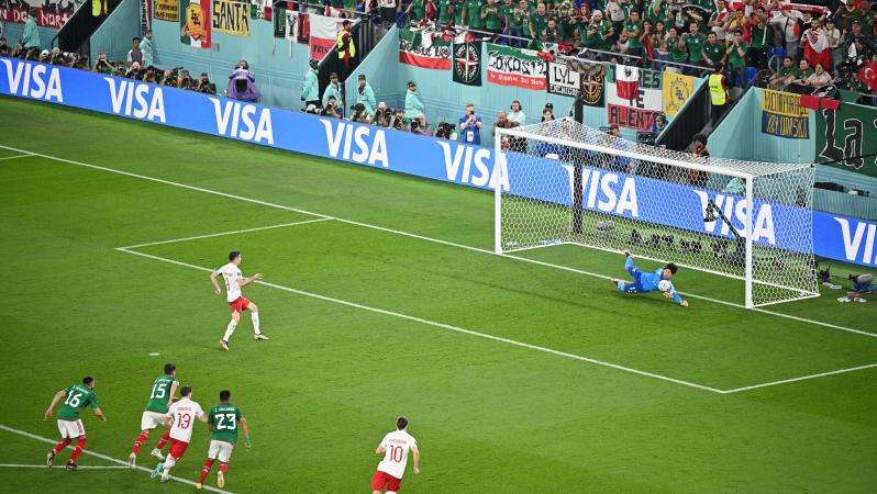 Memo Ochoa y su penal atajado a Lewandowski