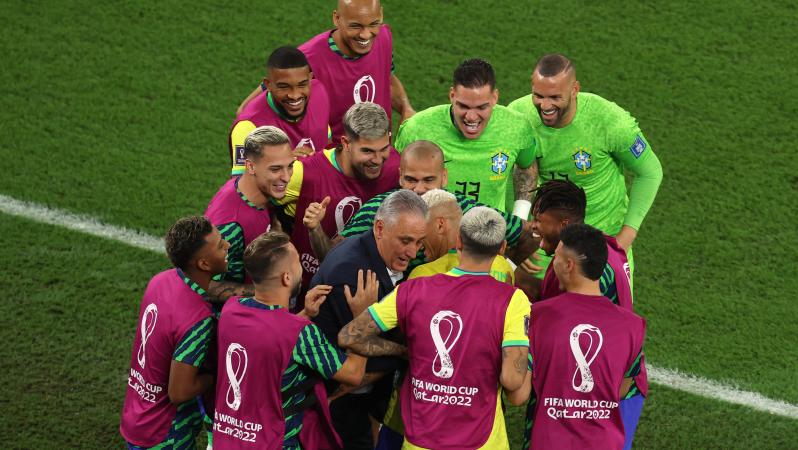 Brazil coach Tite dances as samba soccer destroys South Korea