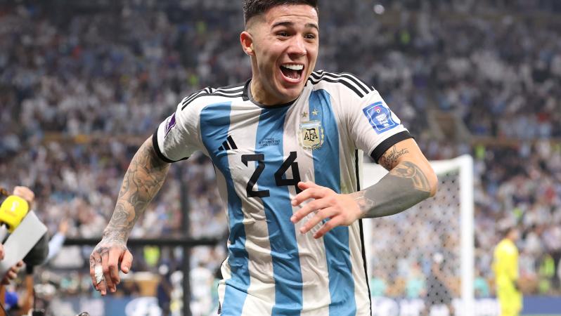 Chelsea Sign Enzo Fernandez 