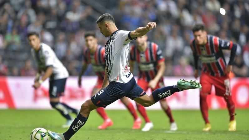 Penal de Germán Berterame vs Chivas