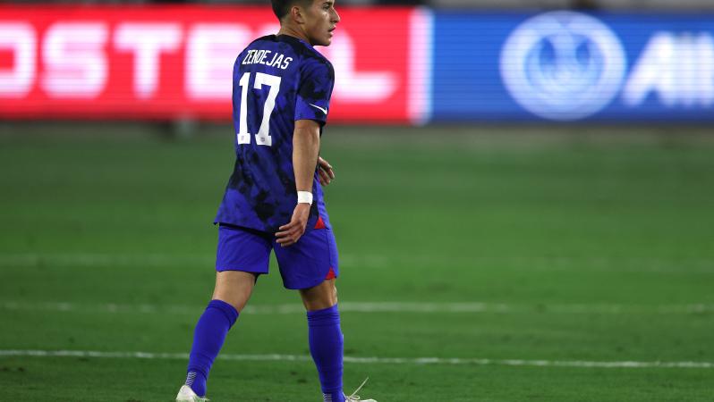 Alejandro Zendejas playing for the USMNT in a friendly against Serbia in 2023