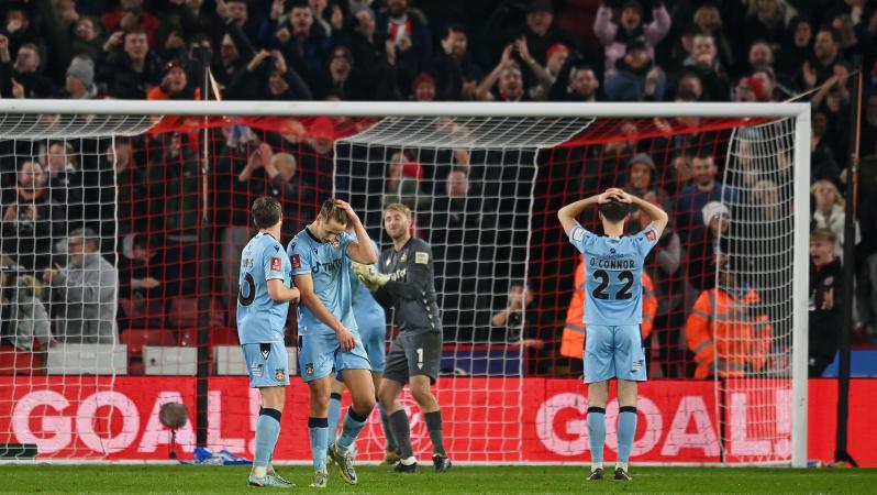 Wrexham reaction after Max Cleworth mistake vs. Sheffield 