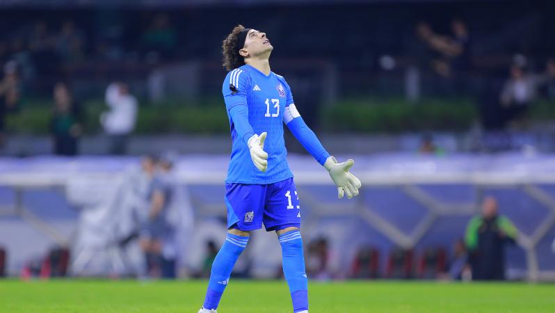 Abucheos a Memo Ochoa