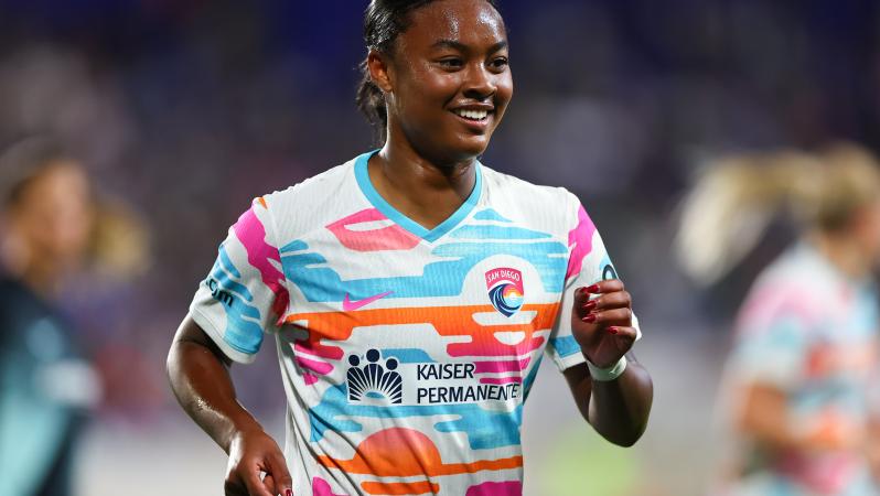 Jaedyn Shaw scores for San Diego Wave against Bay FC at Snapdragon Stadium