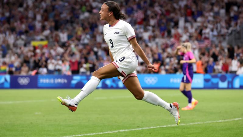 Mallory Swanson celebrates goal with USWNT against Germany