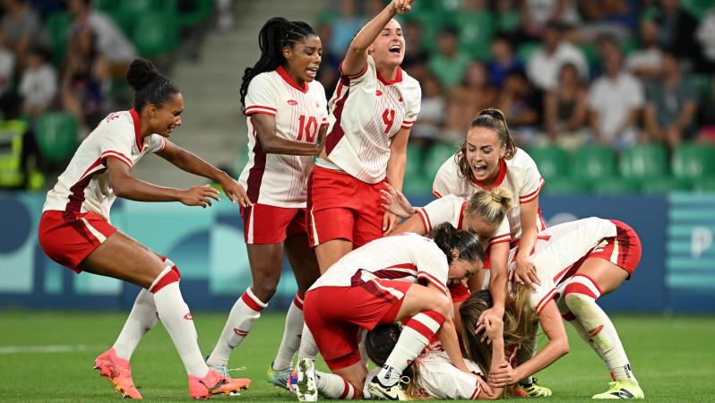 Canada celebrate late-winner against France in 2024 Paris Olympics