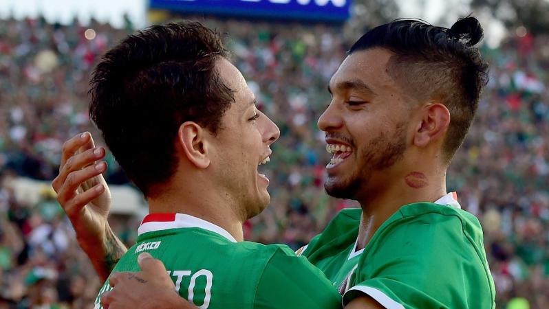 Tecatito Corona Golpeó a Chicharito