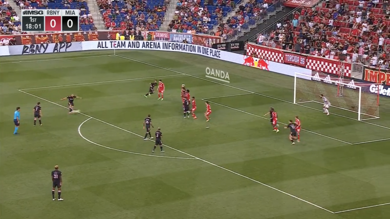 Gonzalo Higuaín Is Really Good At Free Kicks