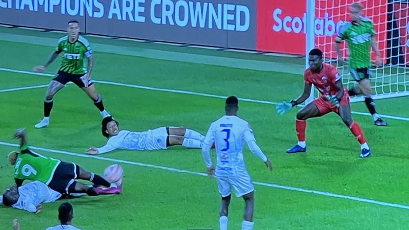 Violette upsets Austin