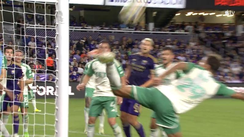 Guiherme Boro scorpion kick